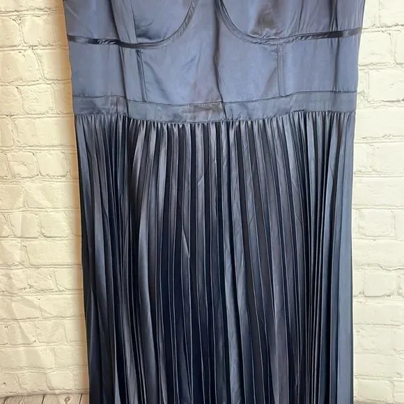 City Chic Plus Size Dress, Pleat Desire Dress Size Small Size 16 - Picture 8 of 15